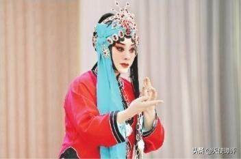 演员刘薇，与自然美景的邂逅，探寻内心宁静之旅