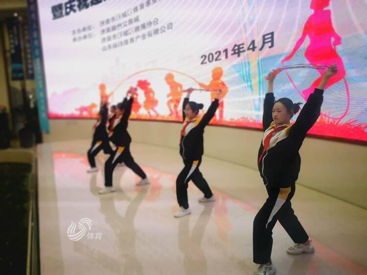 科技革新运动体验，全新智能跳绳比赛开启新纪元，激烈跳绳比赛新闻速递